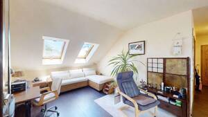 Gepflegte Zwei- bis Drei-Zimmer-Dachgeschosswohnung mit Dachloggia – 60528 Frankfurt am Main – Vorschaubild 4