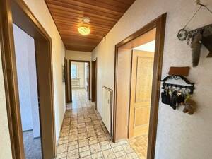 Gepflegtes Zweifamilienhaus mit großem Garten + Wintergarten und drei Garagen-Stellplätzen – 90765 Fürth – Vorschaubild 3