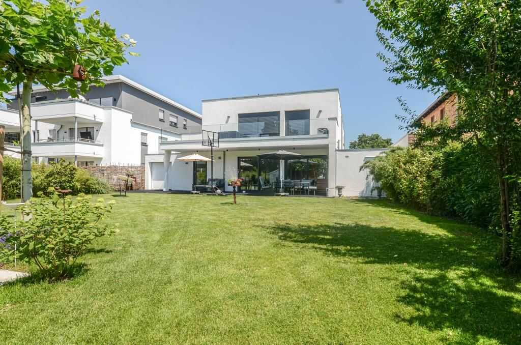 Ein- bis Dreifamilienhaus im Bauhausstil im Zentrum von Langenfeld * Baujahr 2020 * ca. 295 m² Wohnfläche – Langenfeld (Rheinland) – Vorschaubild 2