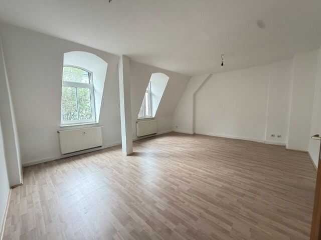 tolle, sanierte 4 Zimmer DG Wohnung in ruhiger Lage, zentrumsnah in Plauen
