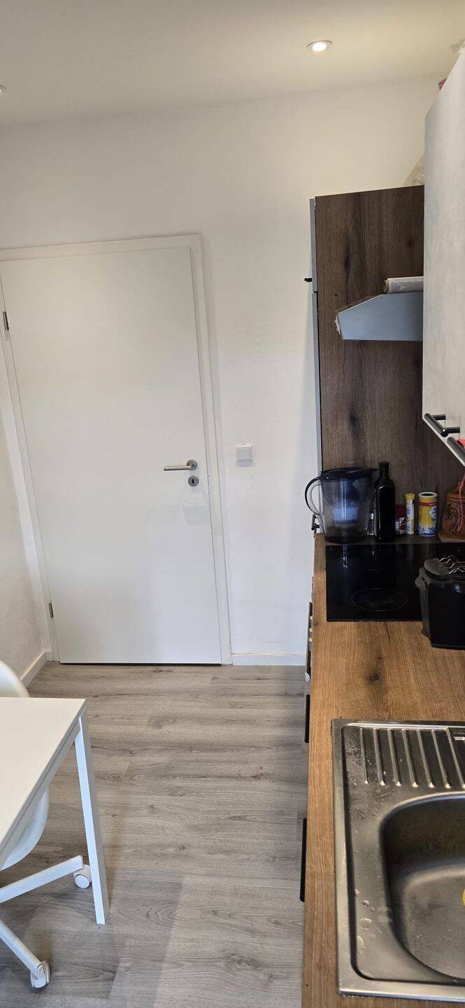 Ein möbliertes 2-Bett-Zimmer / A furnished twin room – Nürnberg – Vorschaubild 7