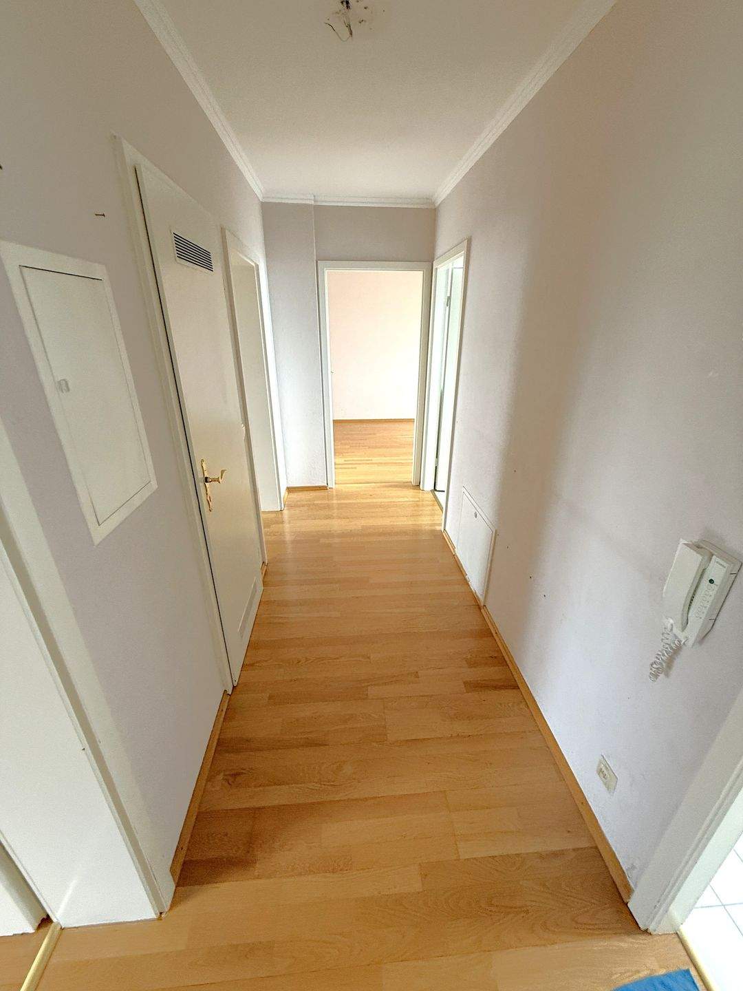 MITTENDRIN (statt nur dabei) - Sonnige 3-Zimmer-ETW mit West-Loggia & unverbaubarem Ausblick – Erlangen – Vorschaubild 4