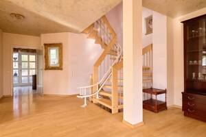 Großzügiges Familienhaus mit Einliegerbereich, Süd West Terrasse und echtem Premium Potenzial – 70376 Stuttgart – Vorschaubild 3