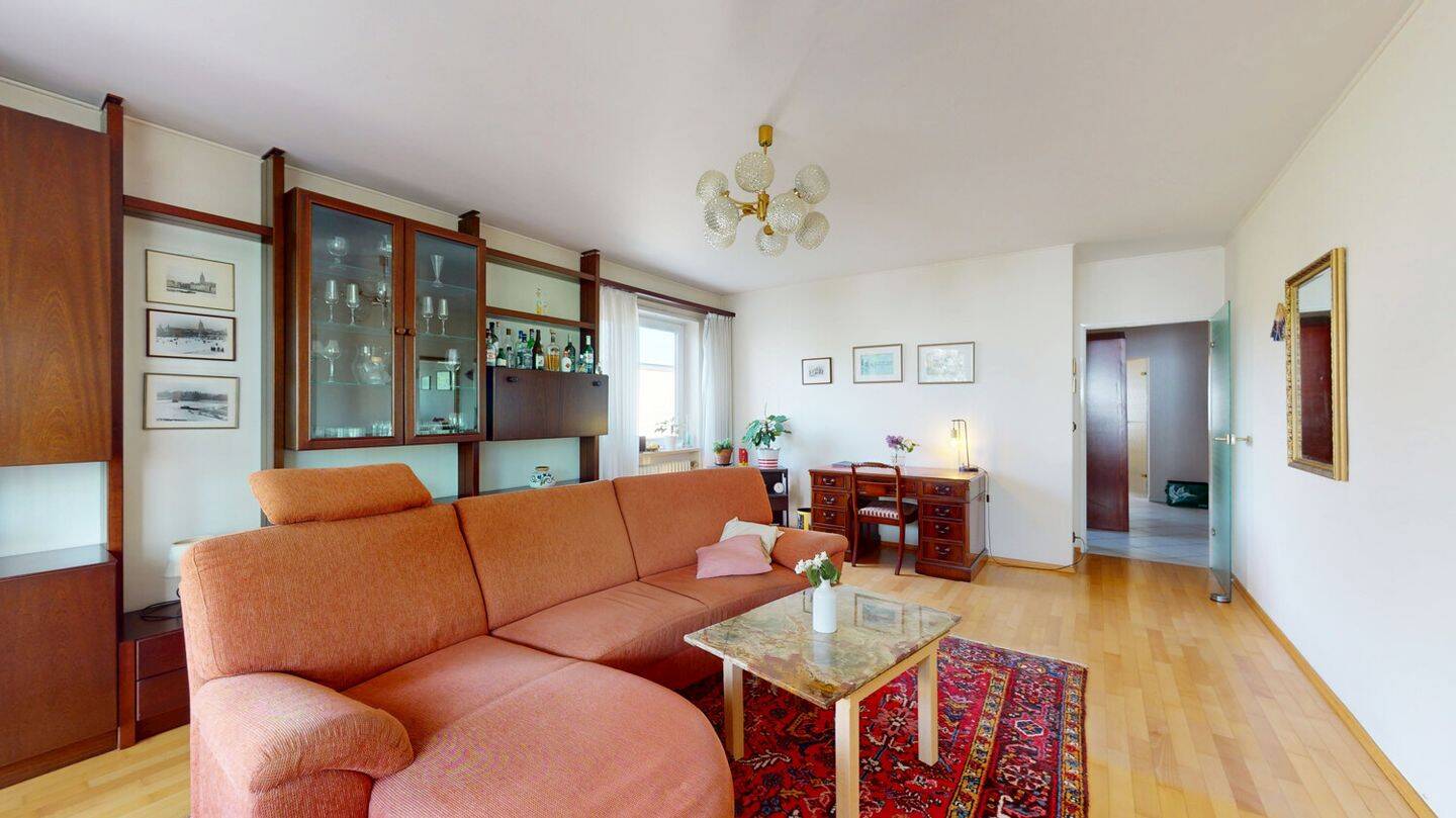 Lichtdurchflutete Etagenwohnung mit Westbalkon und Blick ins Grüne – Frankfurt am Main – Vorschaubild 3