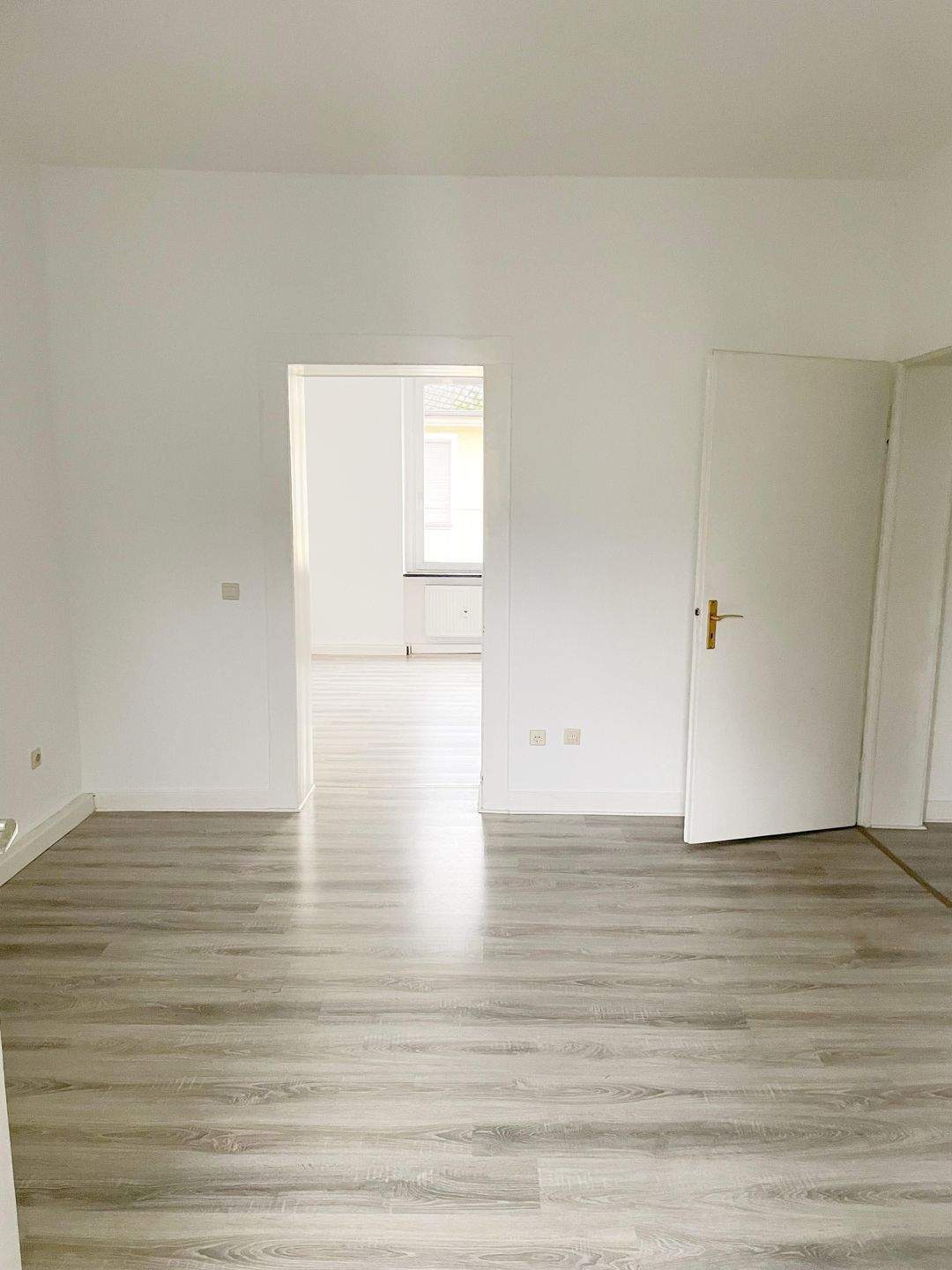 Im Paket oder einzeln zu erwerben! Aufgeteiltes Mehrfamilienhaus in Toplage. – Leverkusen – Vorschaubild 6