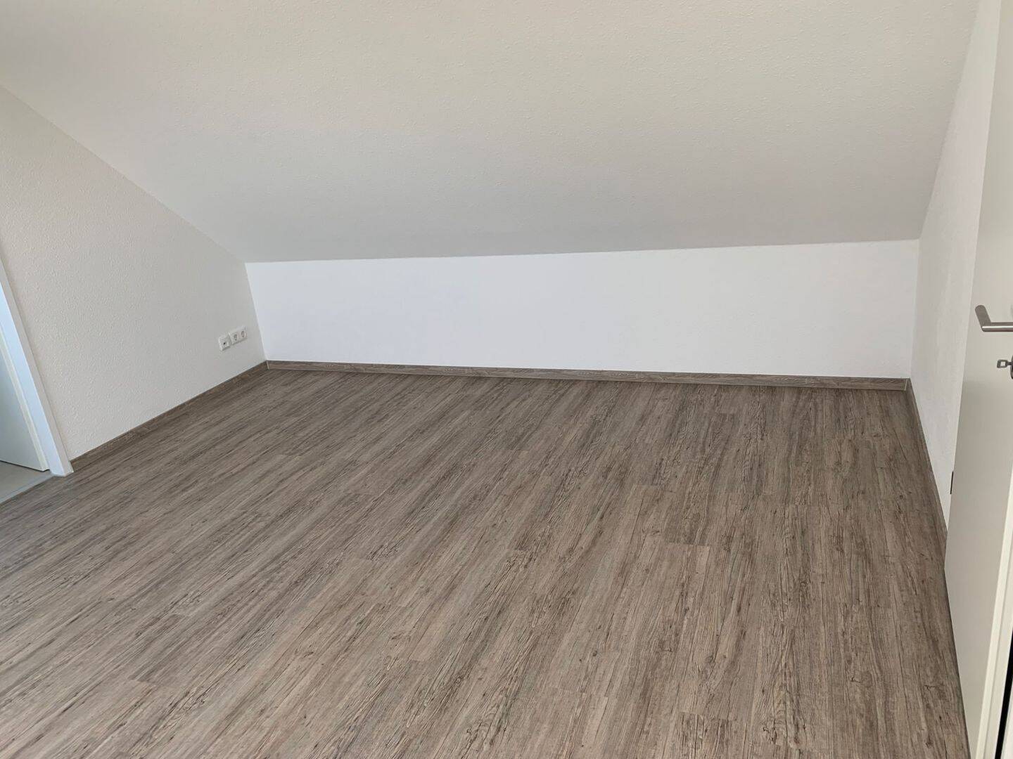 Moderne 4-Zimmer-Maisonettewohnung - Erstbezug nach Komplettsanierung - mit zwei Balkonen – Düsseldorf – Vorschaubild 5
