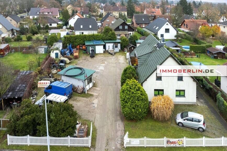IMMOBERLIN.DE - Mehrfamilienhaus mit Option für zusätzliche Bebauung (B-Plan) – Blankenfelde-Mahlow – Bild 1 von 9