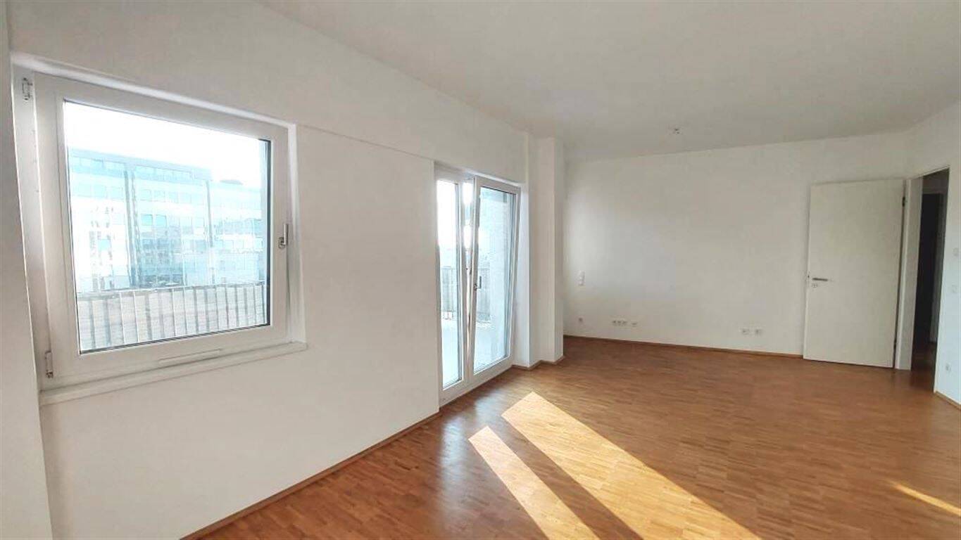Moderne 2 Zimmer Wohnung mit Sonnenbalkon, Fußbodenheizung, Gäste WC . – Düsseldorf – Vorschaubild 3