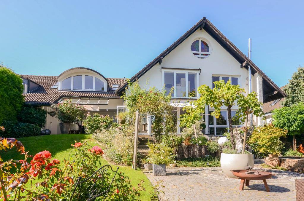 Exklusives Einfamilienhaus mit 2 Einliegerwohnungen* hochwertige Ausstattung * großzügige Raumaufteilung * Wellnessbe... – Leverkusen – Bild 1 von 9