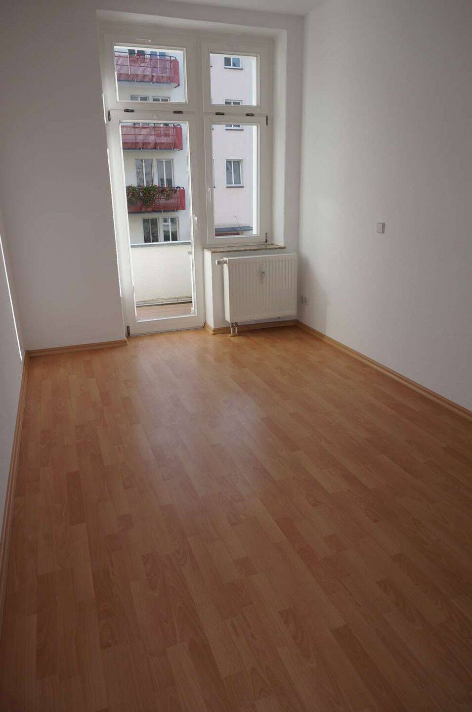 Inkl. EBK !!! FREi ab 1.8.26 - Balkon an der Küche - im 1. OG ! – Chemnitz – Vorschaubild 4