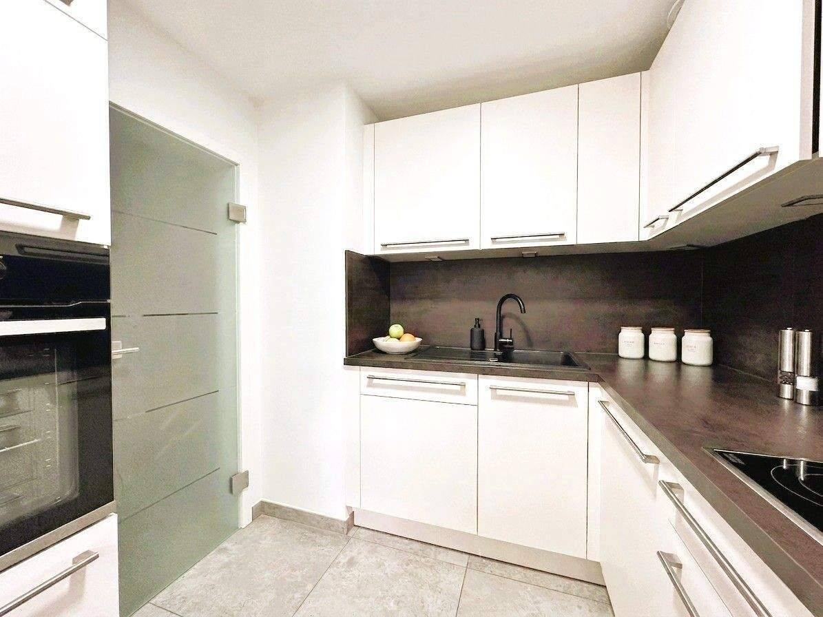 ... RUHIGE STADTLAGE MIT BLICK INS GRÜNE ... 3-ZIMMER-WOHNUNG MIT BALKON UND EIGENEM HAUSEINGANG ... – Nürnberg – Vorschaubild 7