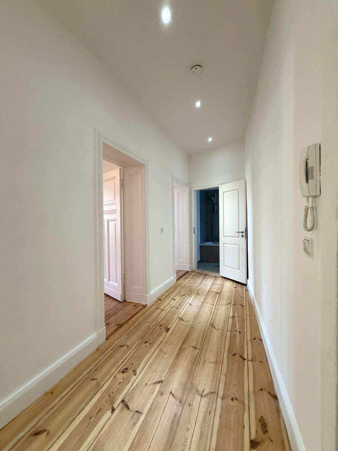 Eleganter Altbau trifft energieeffiziente Sanierung: 3. OG mit Aufzug, 95 m², zwei Schlafzimmer & offener Wohnbereich – ein Zuhause mit Zukunft – Berlin – Vorschaubild 9