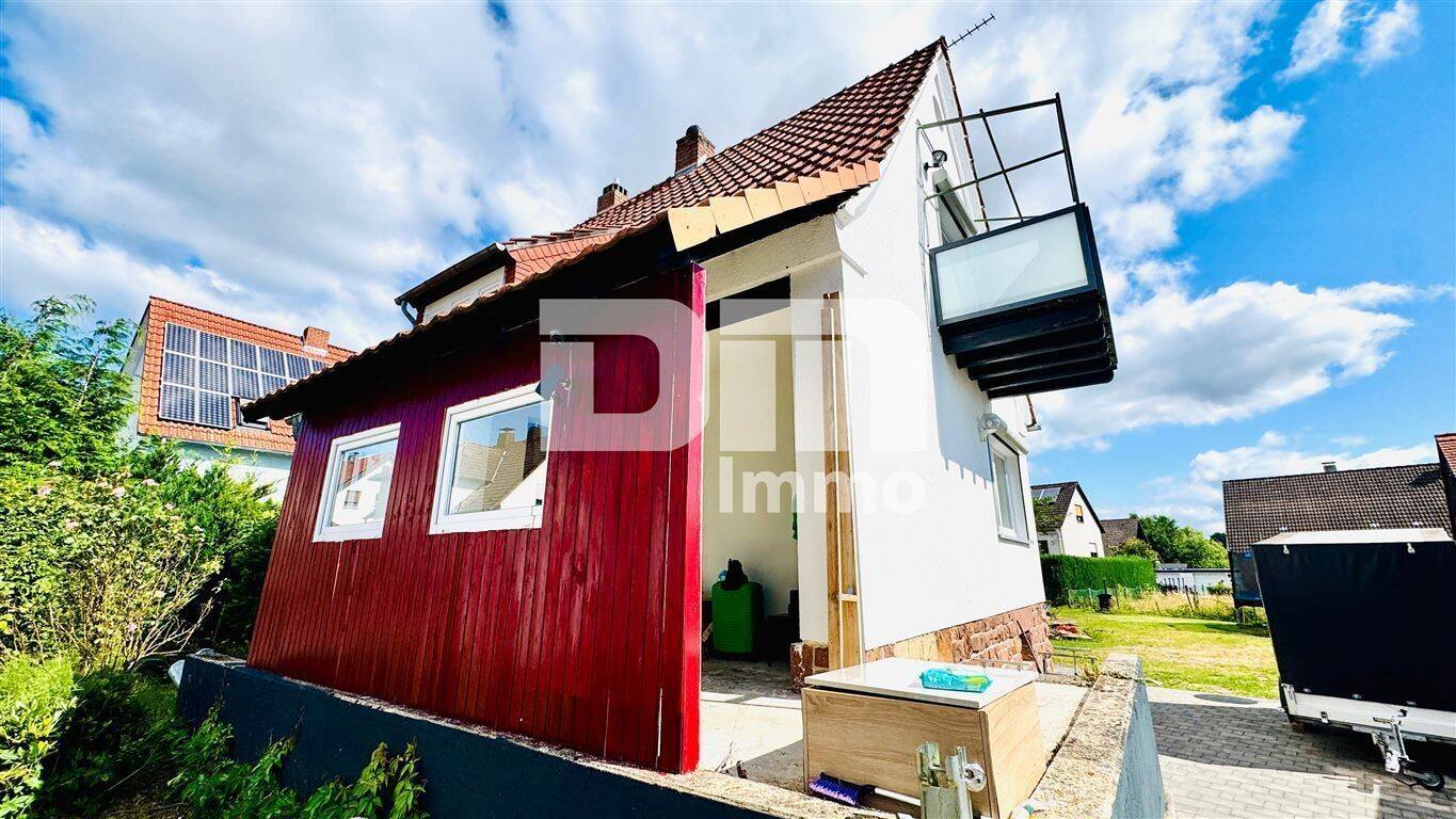 Kernsaniertes Einfamilienhaus mit Doppelgarage, großem Garten und Home-Office-Oase – Schwalmstadt – Vorschaubild 2