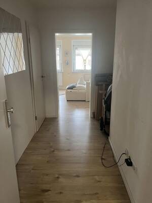 Schöne 2-Zimmer-Wohnung in Stuttgart mit Einbauküche, Balkon und Keller – 70186 Stuttgart – Vorschaubild 2