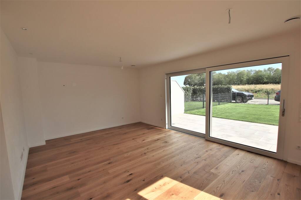 **Moderne, exklusive DHH mit Garage, Stpl. und neuwertiger EBK in Neufahrn-Süd (S1)** – Neufahrn bei Freising – Vorschaubild 2