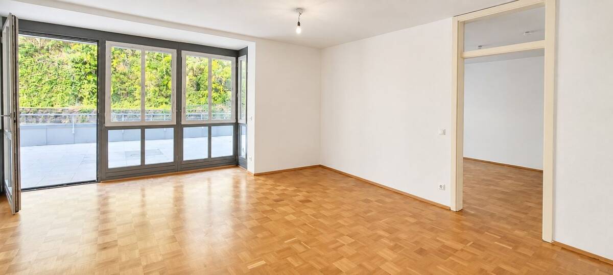 Bezugsfrei im Spitäle – große, helle Wohnung mit Terrasse & Tiefgarage – 97082 Würzburg – Bild 1 von 9