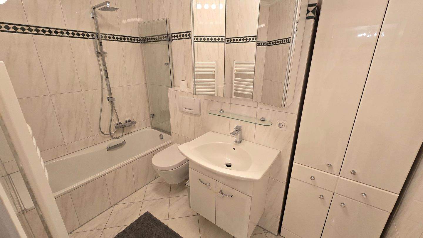 Möblierte 2-Zimmer-Wohnung mit Terrasse nahe der Alster – Hamburg – Vorschaubild 9