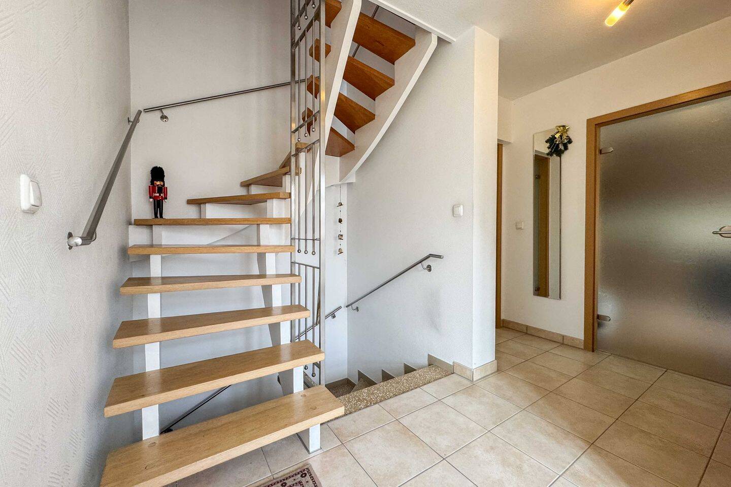 Gepflegtes Reihenmittelhaus mit Garten in ruhiger Lage von Nürnberg-Laufamholz – Nürnberg – Vorschaubild 6
