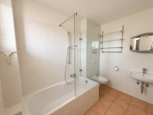 Bezugsfreie 2-Zimmer-Wohnung mit Balkon, Aufzug & Stellplatz – 91058 Erlangen – Vorschaubild 7