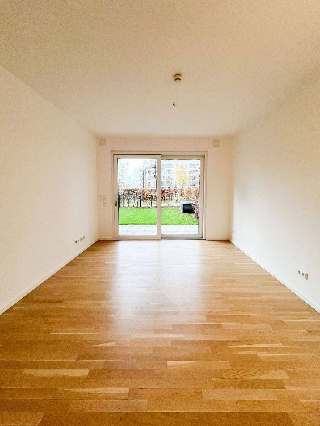 Bezugsfreie 2-Zimmer-Wohnung mit Blick ins Grüne – München – Vorschaubild 3