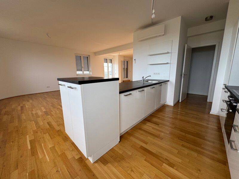 Neue Wohnung, neues Glück! Gut geschnittene 4-Zi.-Wohnung mit EBK, 2 Bädern und Terrasse – Leipzig – Vorschaubild 2