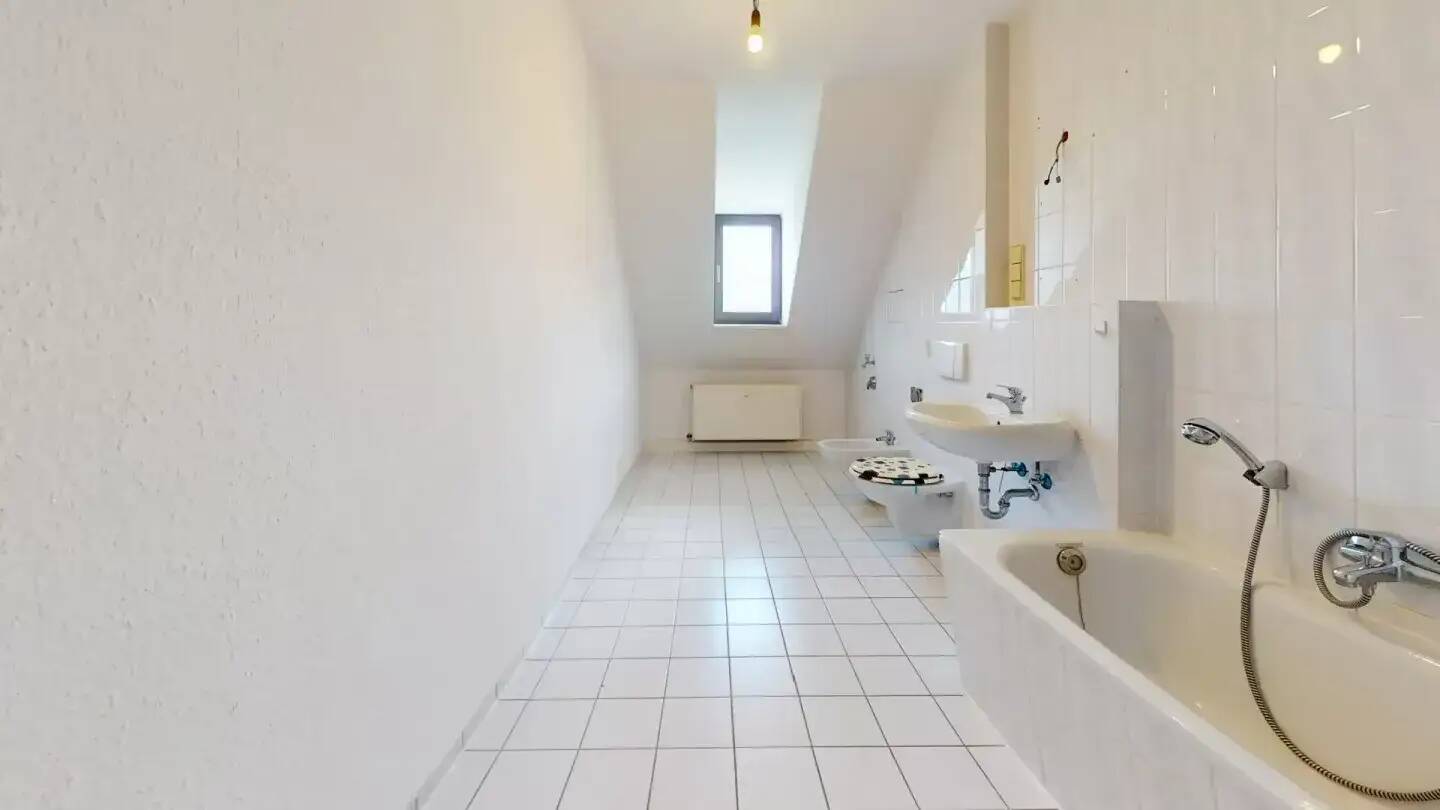 Besondere Dachgeschosswohnung in Chemnitz mit Balkon und toller, heller Küche zu vermieten – Chemnitz – Vorschaubild 9