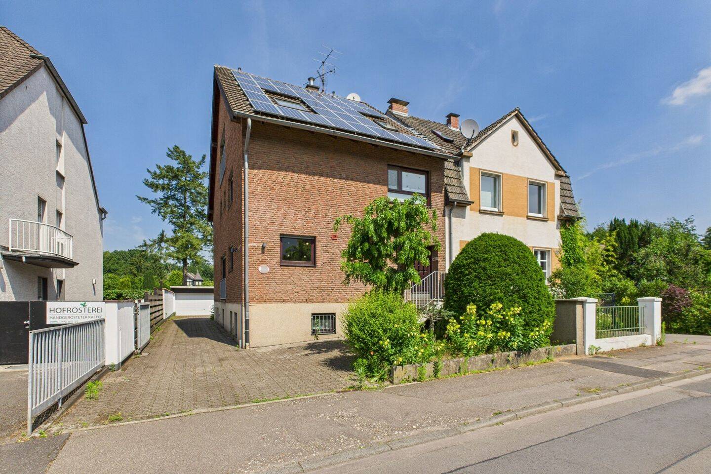 Wohnen am Gierather Wald: Doppelhaushälfte mit PV-Anlage und großem Garten – Köln – Vorschaubild 2