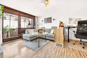 MITTEQUARTIER - Helle 2,5-Zimmer-Wohnung mit 3 Balkonen und Tiefgaragenstellplatz in Stuttgart-Mitte – 70174 Stuttgart – Vorschaubild 4