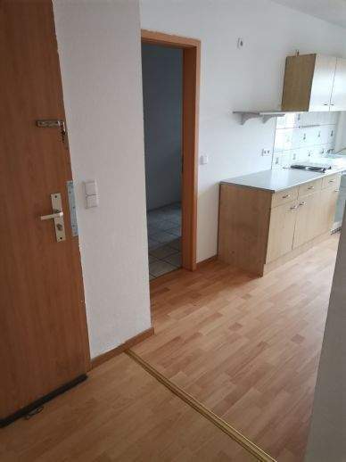 Geräumige Dachgeschoss-Wohnung mit Badewanne, Tageslichtbad und Einbauküche! – Halle (Saale) – Vorschaubild 7
