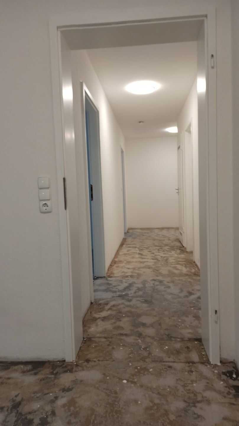 BARRIEREFREI: S-Killesberg: 4. OG, 3,5 Zi., 127 qm Wfl., top-saniert, Kamin, Aufzug, SW-Balkon, Hobbyraum, TG, EBK – Stuttgart – Vorschaubild 4