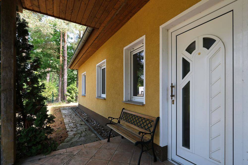 "Großzügiges Landhaus mit Kamin, Garage, Pool und ca. 1.000 m² Grund in Falkenhagen" – Falkensee – Vorschaubild 4