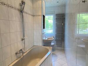 Ruhiges Wohnen in Jena-Nord: Zeitlose Wohnung mit Balkon, EBK und Tageslichtbad – 7743 Jena – Vorschaubild 8
