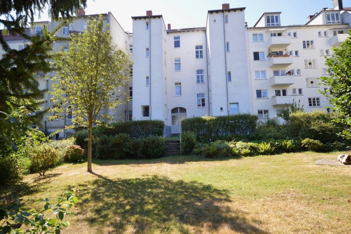 +++ Gepflegte und helle Altbauwohnung nahe Goetheanlage zum baldigen Einzug! +++ – 34119 Kassel – Bild 1 von 9