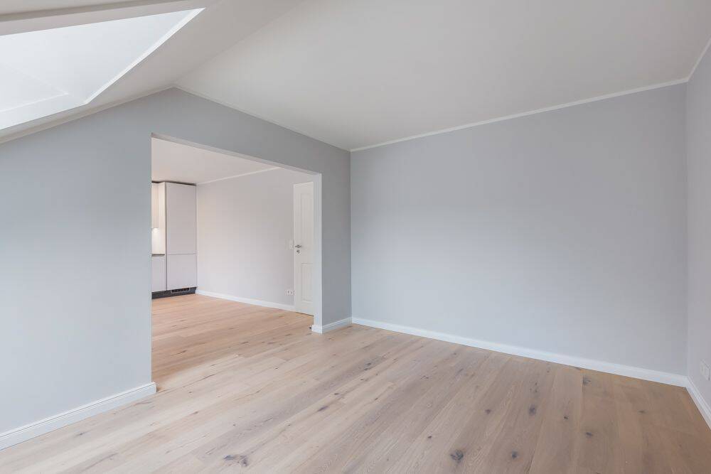 Dachgeschoss, 2 Zimmer, offene Wohnküche in Hummelsbüttel – Hamburg – Vorschaubild 8