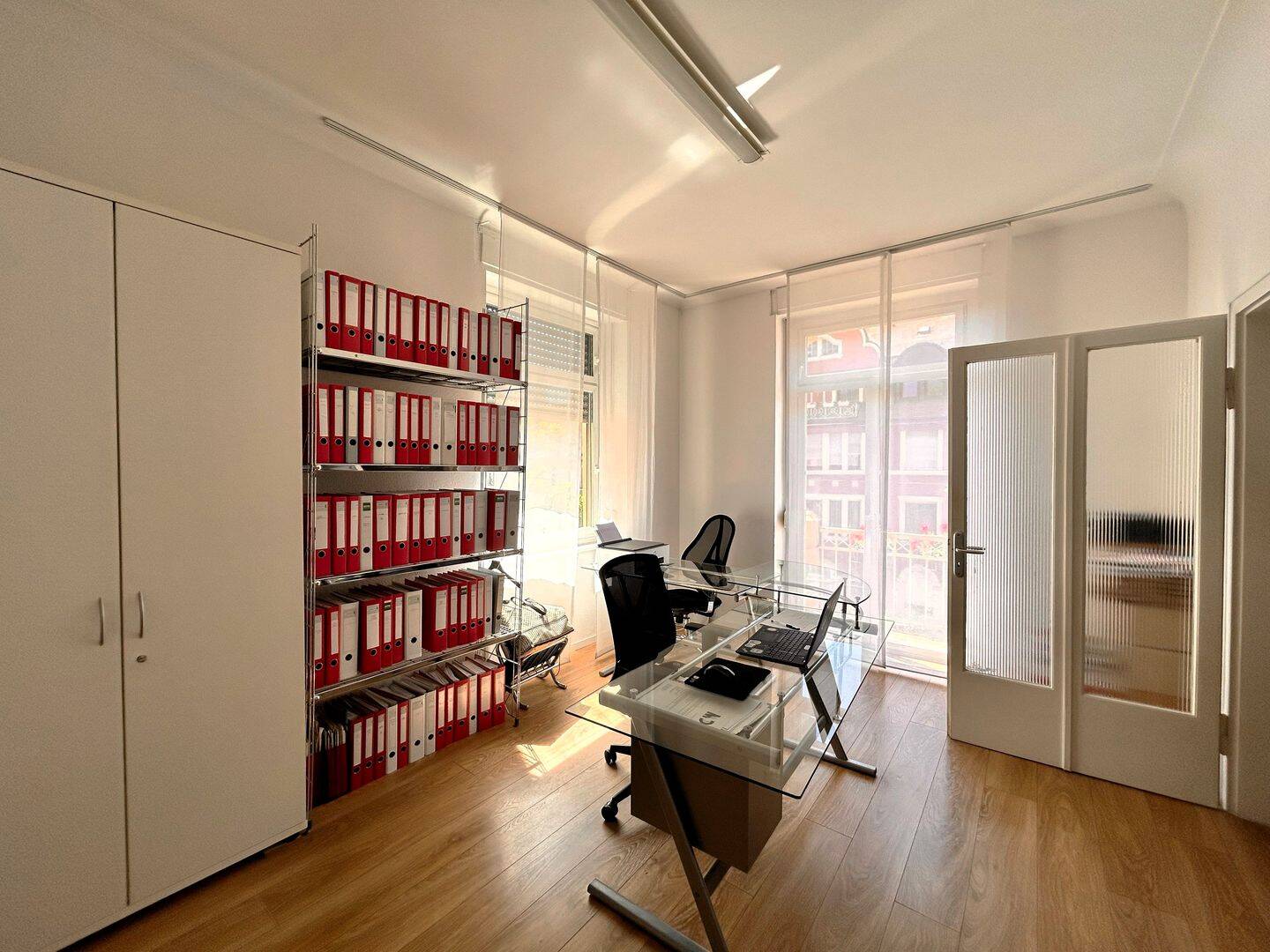 Zeitgemäßes Wohnen mit historischem Flair: 4-Zimmer-Wohnung im 1. OG mit Küchenzeile & 2 Balkone. – Pforzheim – Vorschaubild 6