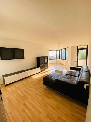 Helle 3‑Zimmer‑Wohnung mit verglaster Westloggia, Einbauküche & Aufzug – nahe S‑Bahn – 81927 München – Vorschaubild 4
