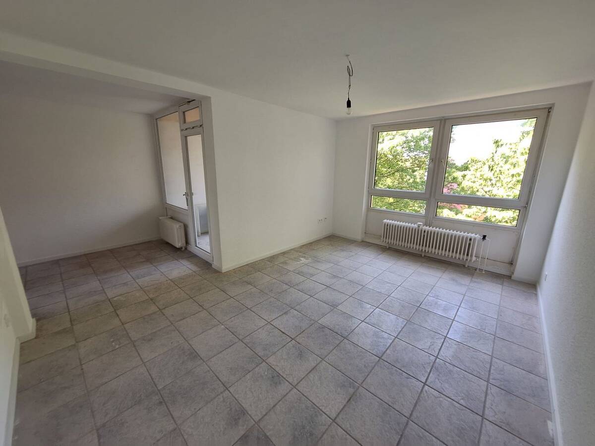 3 Zimmer Wohnung mit Balkon und Aufzug in der 4. Etage – 44309 Dortmund – Bild 1 von 7
