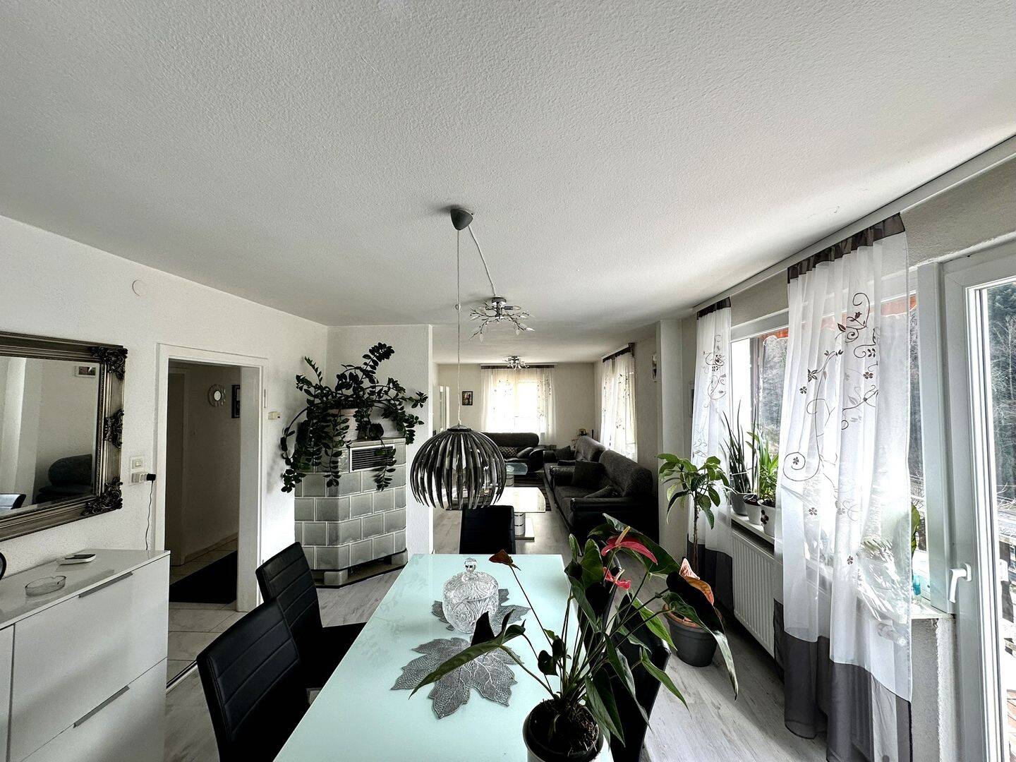 Großes Einfamilienhaus mit 4 Schlafzimmern, Balkon, Terrasse, Garten und Garage – Schramberg – Bild 1 von 9