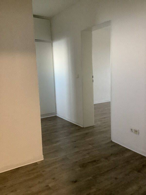 ***Renovierte und bezugsfertige 2-Zimmerwohnung im 5. OG mit Balkon im Herzen von Krefeld*** – Krefeld – Vorschaubild 5