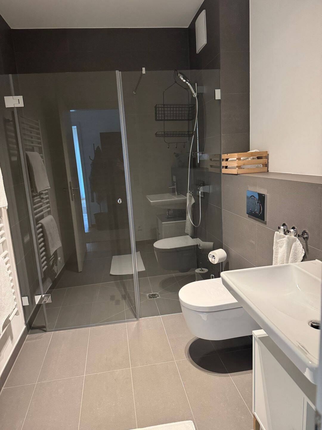 Moderne & voll möblierte 4-Zimmer-Wohnung mit Loggia – zentral, hell & stilvoll! – Wolfsburg – Vorschaubild 8