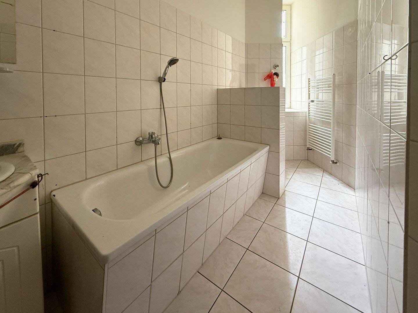 Unsanierte Altbauwohnung mit Terrasse zur Selbstnutzung – Berlin – Vorschaubild 6