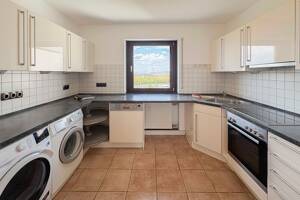 3,5-Zimmer-Wohnung mit Traum-Ausblick, großem Balkon & TG-Stellplatz – 97076 Würzburg – Vorschaubild 4
