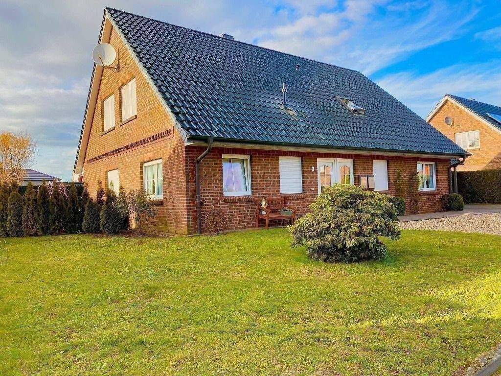 Traumhaftes Einfamilienhaus mit Einliegerwohnung in ruhiger Wohnlage von Nützen – Nützen – Bild 1 von 9