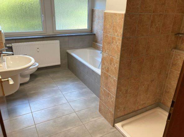 Attraktive, gepflegte DG-Wohnung mit Balkon u. Terrasse – Saarbrücken – Vorschaubild 9
