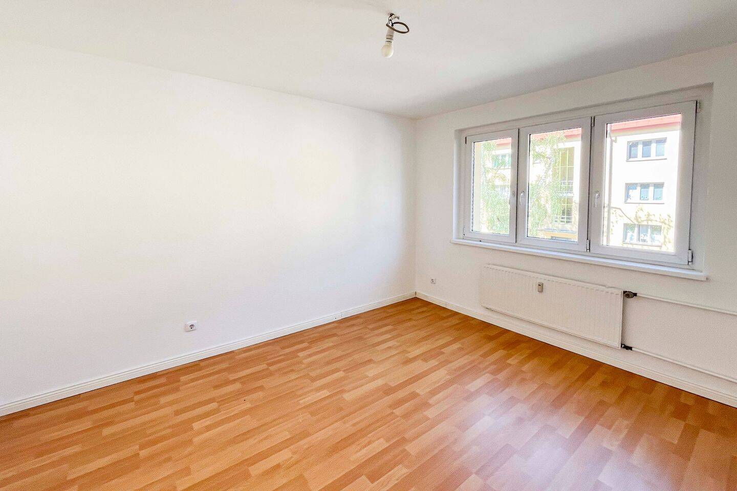 Charmante 2-Zimmer-Wohnung mit sonnigem Balkon und grünem Ausblick – Berlin – Vorschaubild 6