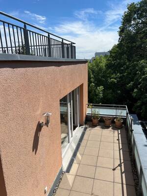 Lichtdurchflutete Endetage mit drei großzügigen Außenflächen und Blick ins Grüne in ruhiger & zentraler Lage - Provisionsfrei! – 22419 Hamburg – Vorschaubild 4