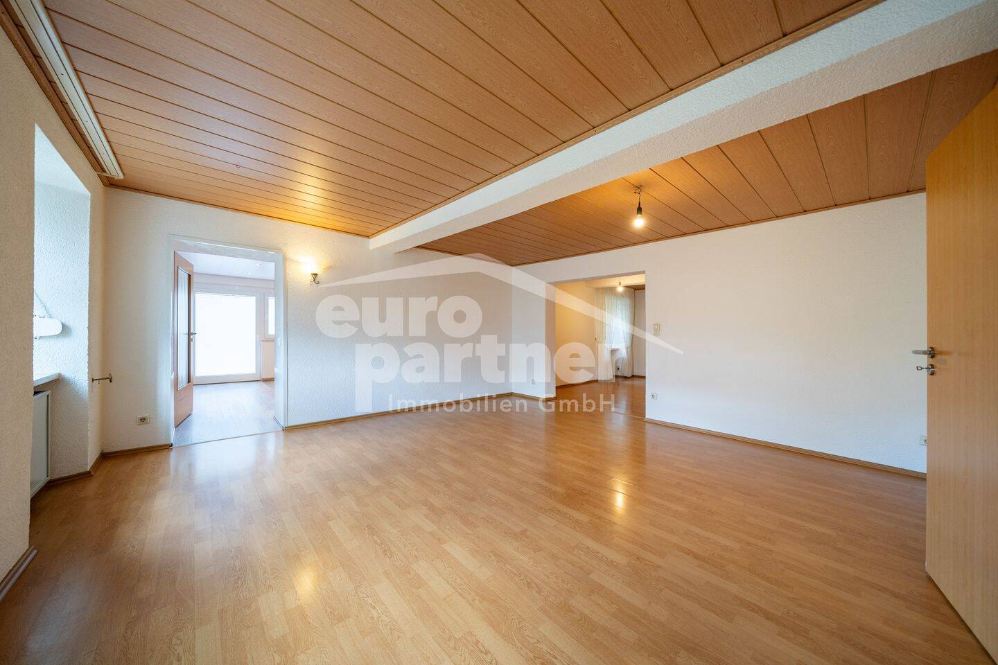 Großzügiges Wohnhaus mit Einliegerwohnung in Reichenbach! – Reichenbach – Vorschaubild 4