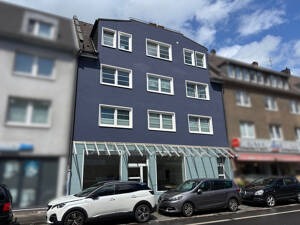Vielseitiges Immobilien-Ensemble in Reisholz: bereits geteiltes MFH, Gewerbe und Garagenhof
