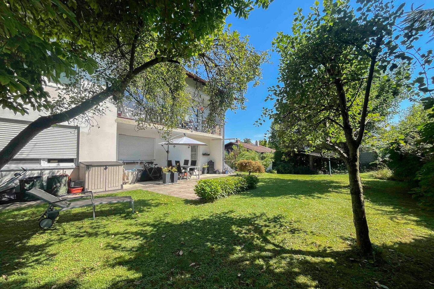Mehrfamilienhaus mit 3 Einheiten und großem Garten in begehrter, familienfreundlicher Lage – Rosenheim – Vorschaubild 2