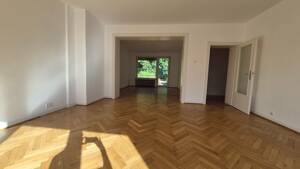Top geschnittene und renovierte Altbauwohnung mit Flair und großer Terrasse. Nähe Tierpark ! Traumhafter Ausblick ins Wäldchen ! – 41199 Mönchengladbach – Vorschaubild 2